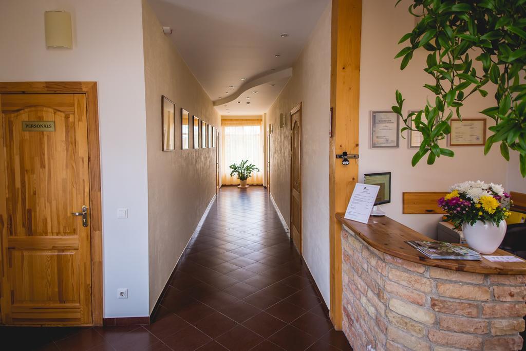 Viesu Maja Janis Hotel Madona Bagian luar foto