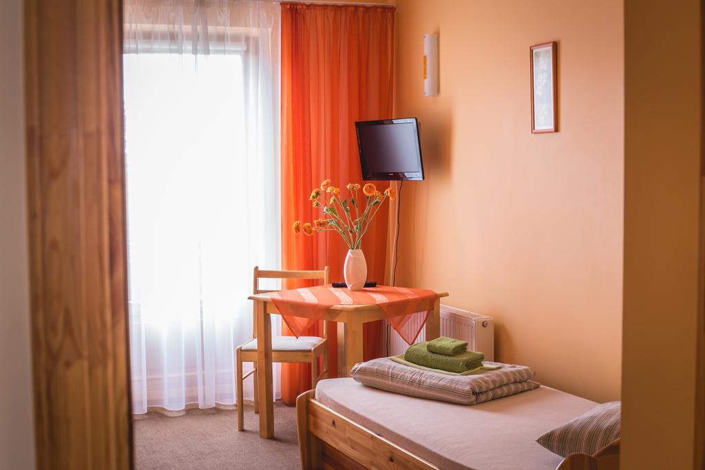 Viesu Maja Janis Hotel Madona Bagian luar foto