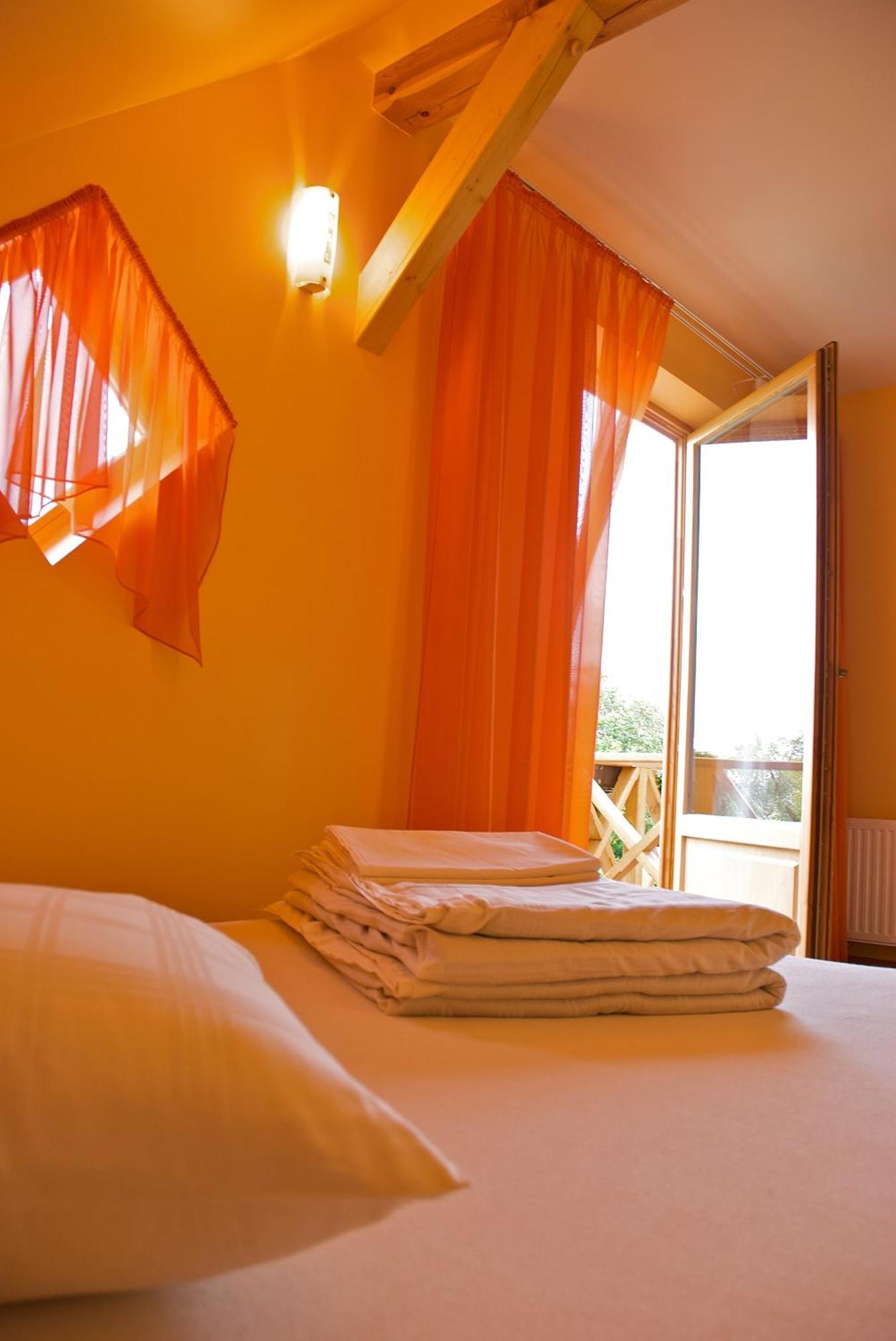 Viesu Maja Janis Hotel Madona Bagian luar foto