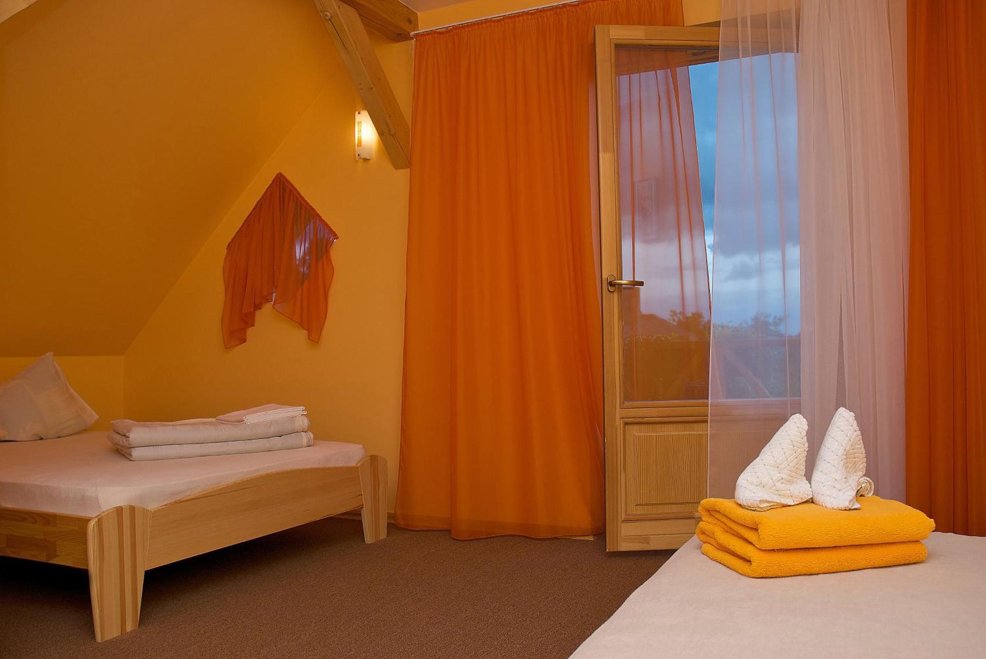 Viesu Maja Janis Hotel Madona Bagian luar foto